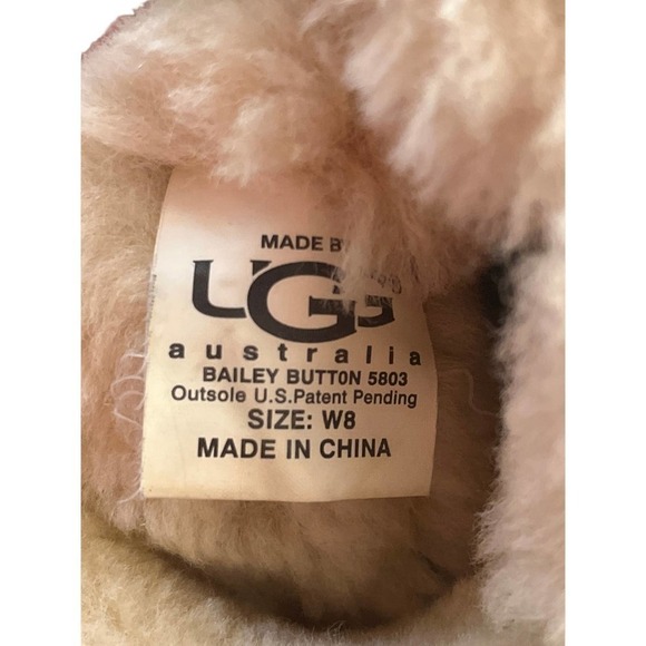 UGG Bailey Button 5803. Womens size 8 - Picture 4 of 4